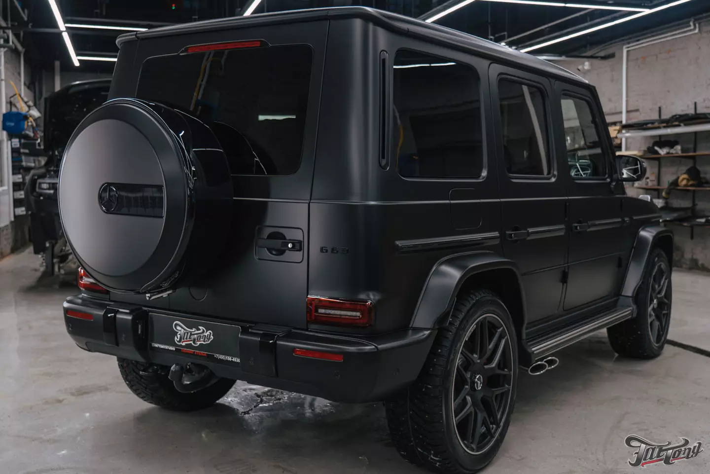 Оклеили Mercedes G63 AMG в матовый полиуретан и произвели антихром, чтобы сделать его еще брутальнее!